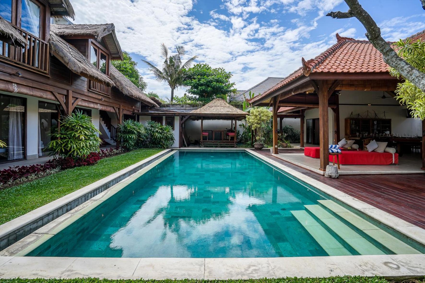 Cira - 5 Bedrooms Private Next To * Seminyak (Bali)