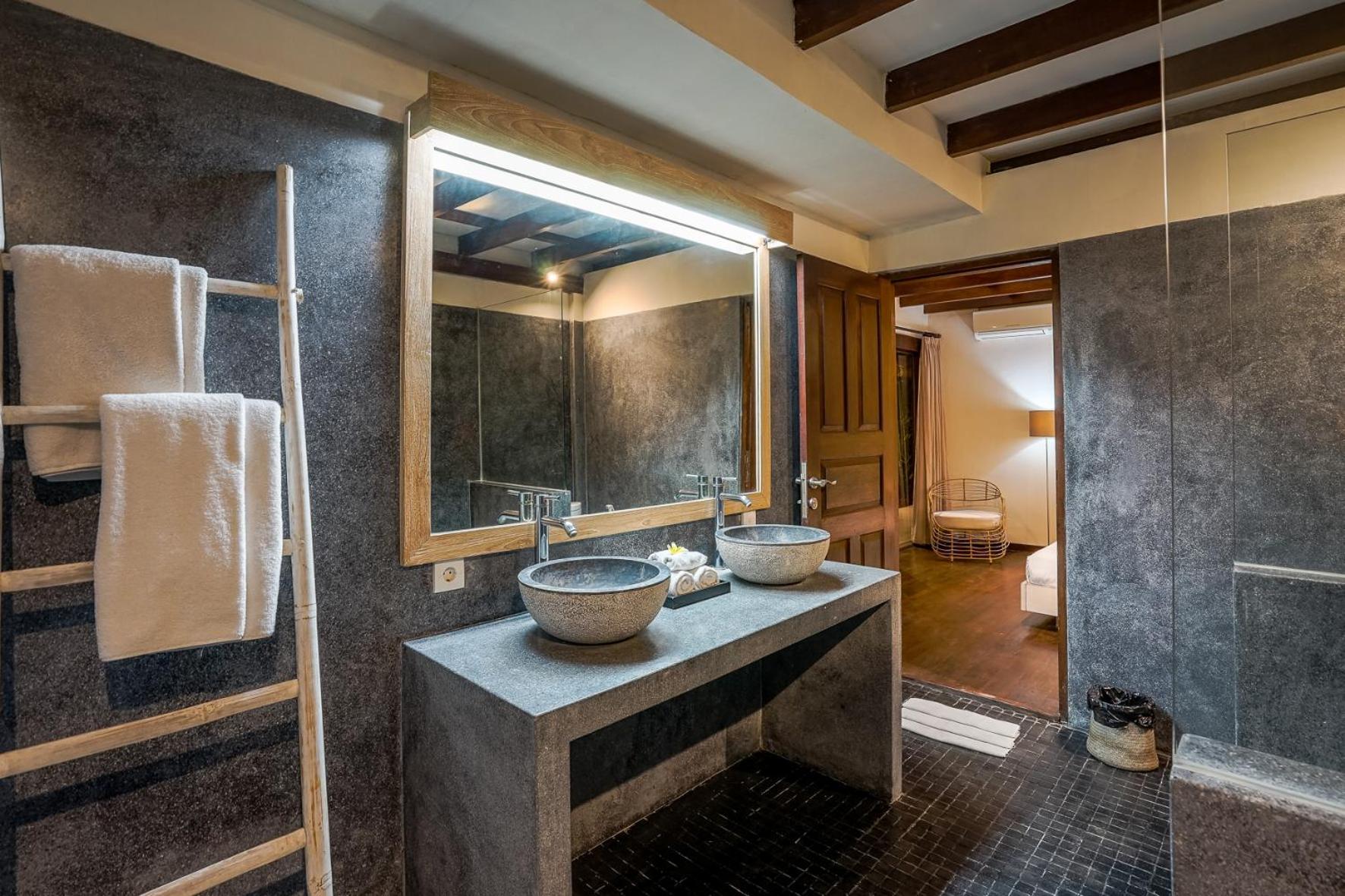 Villa Cira - 5 Bedrooms Private Next To *
