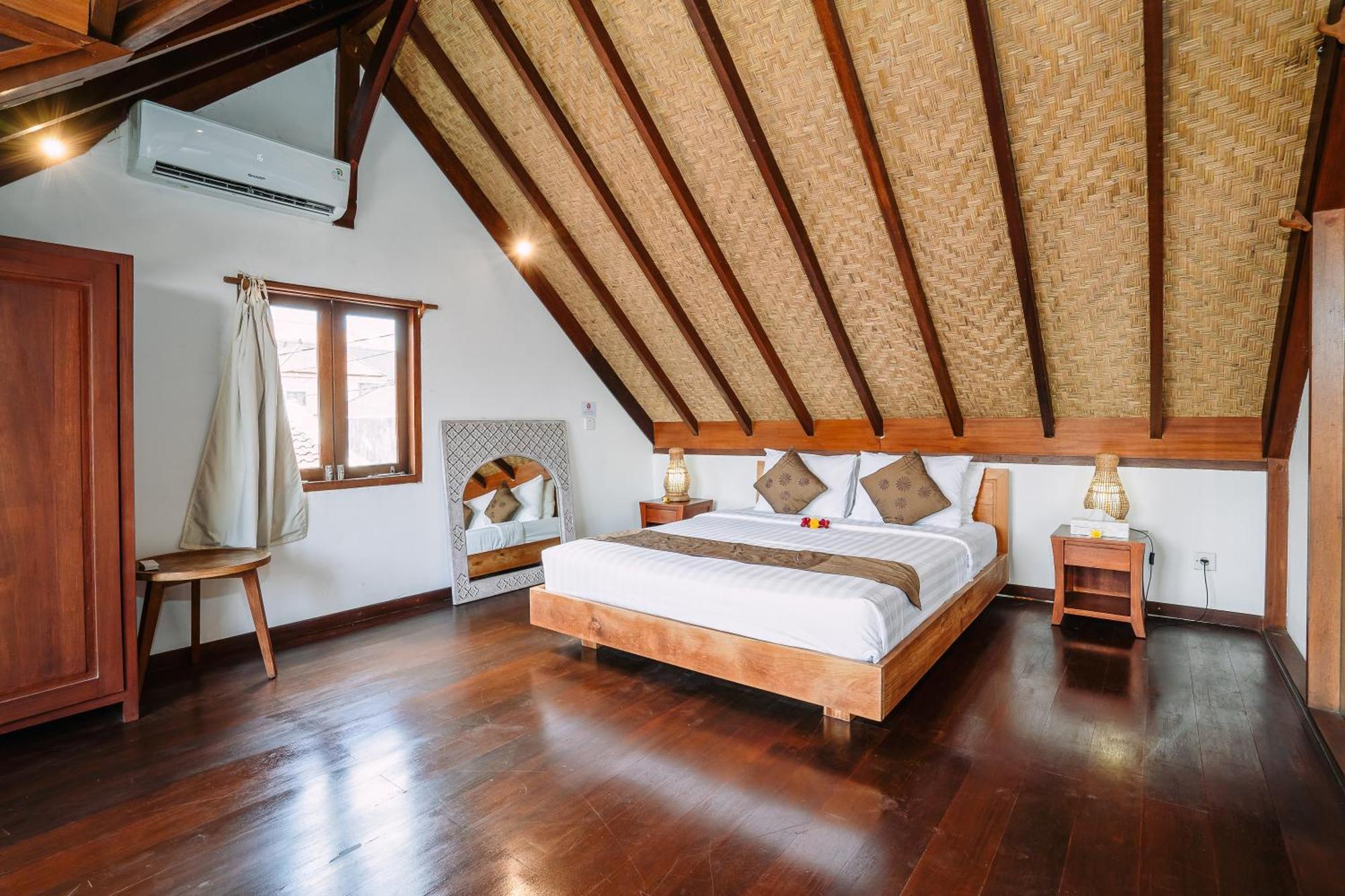 Villa Cira - 5 Bedrooms Private Next To Seminyak (Bali)