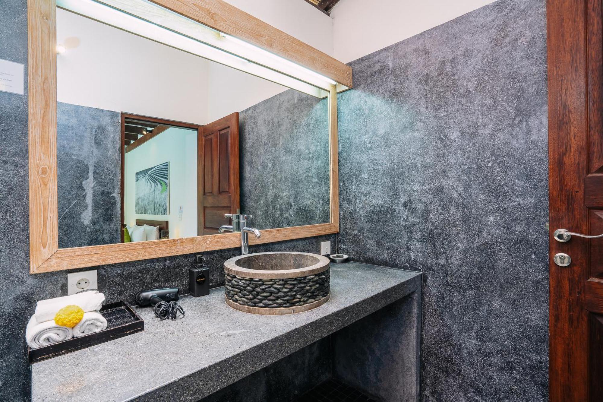 Cira - 5 Bedrooms Private Next To * Seminyak (Bali)