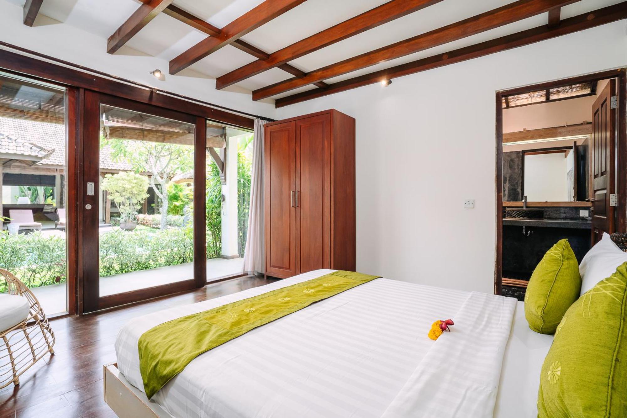 Cira - 5 Bedrooms Private Next To Villa
