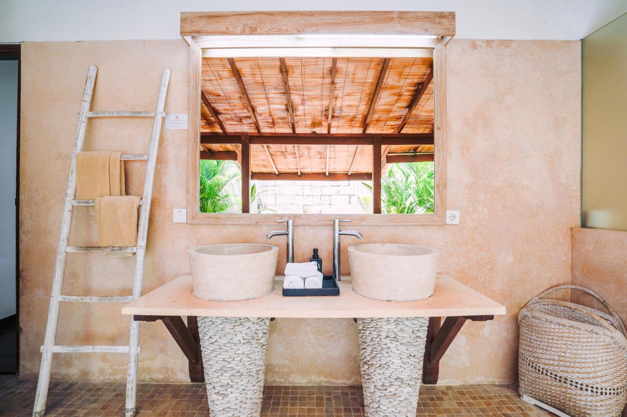 Cira - 5 Bedrooms Private Next To Villa
