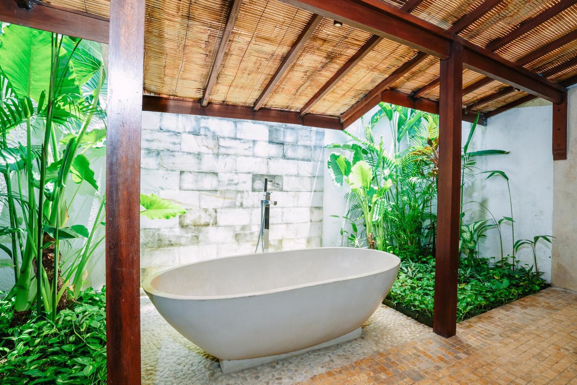 Cira - 5 Bedrooms Private Next To Villa Seminyak (Bali)