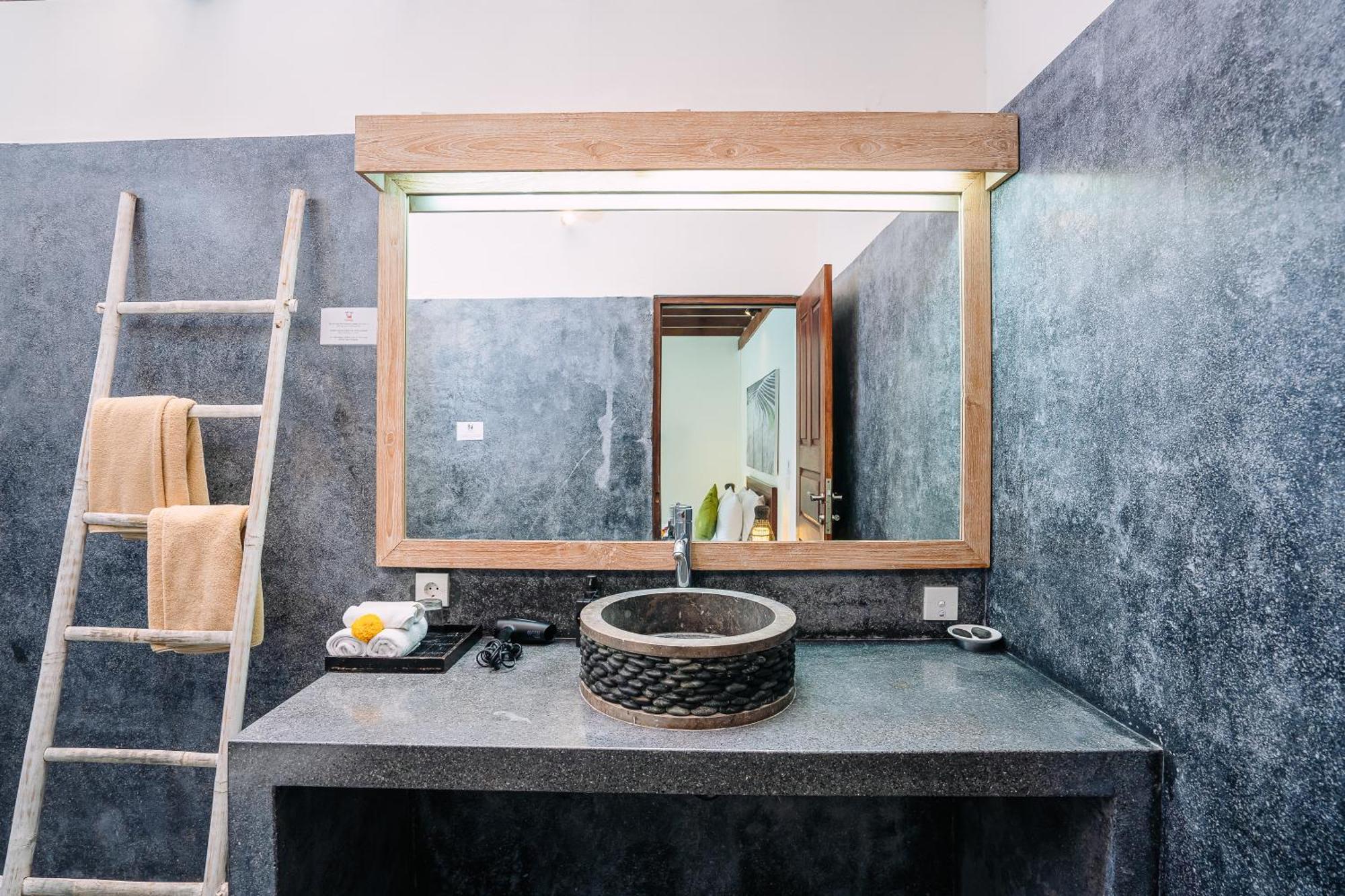 Cira - 5 Bedrooms Private Next To