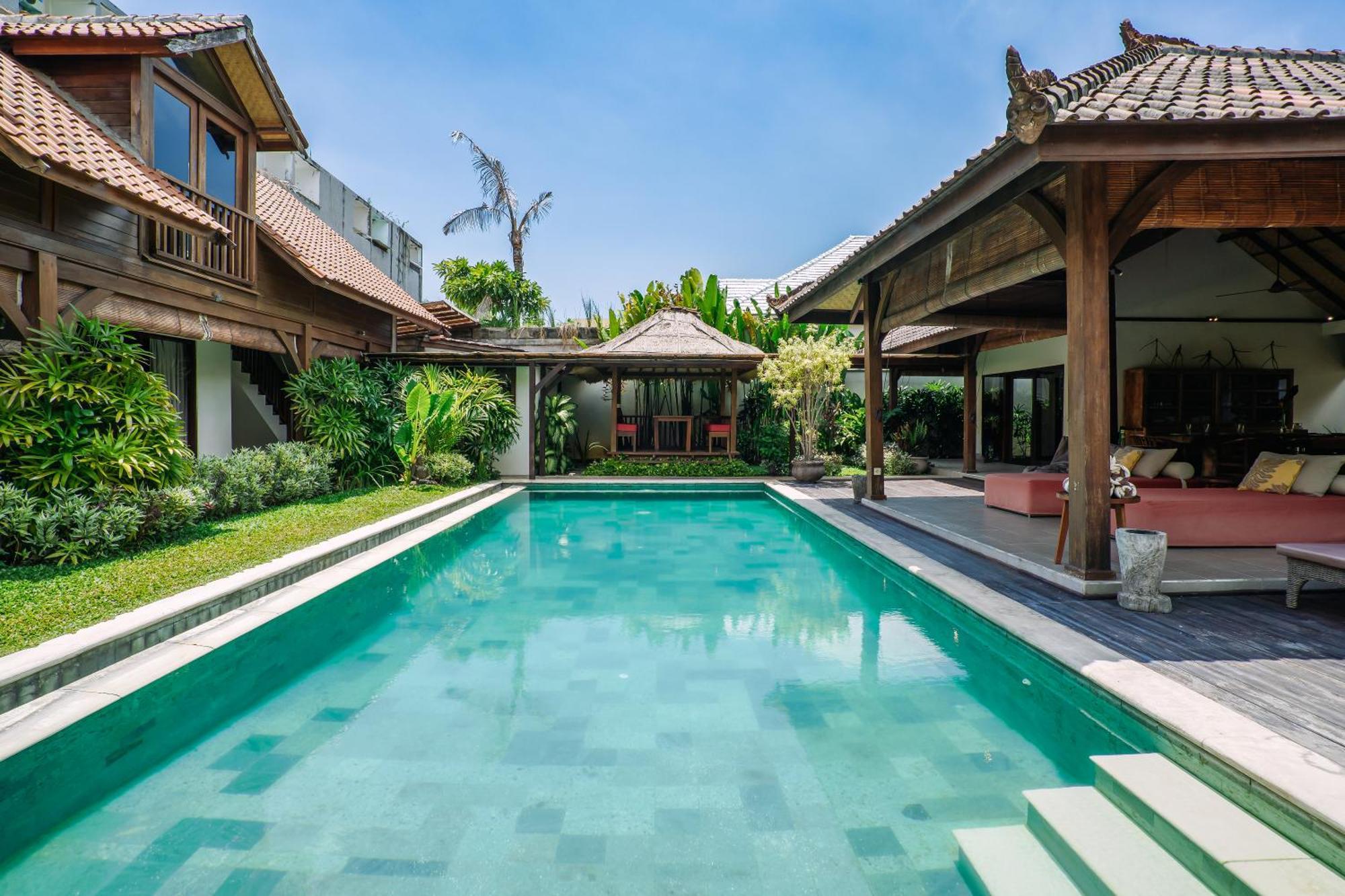 Cira - 5 Bedrooms Private Next To Villa Seminyak (Bali)
