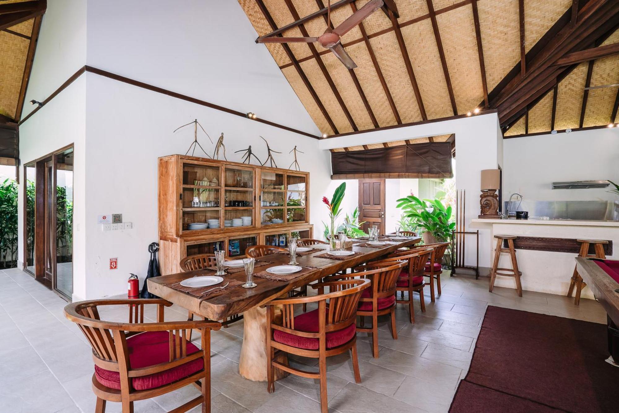 Villa Cira - 5 Bedrooms Private Next To Seminyak (Bali)