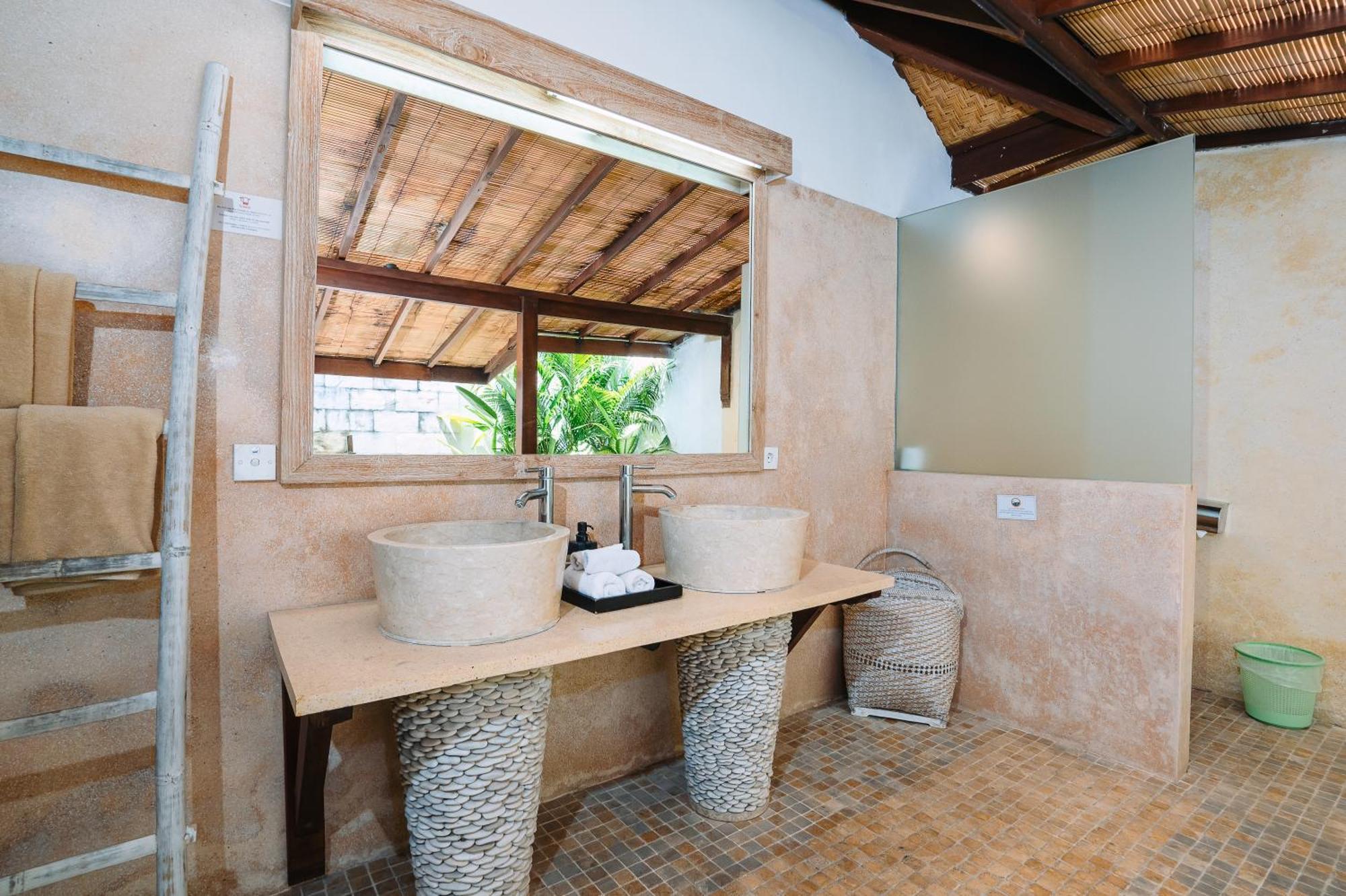 Cira - 5 Bedrooms Private Next To Villa Seminyak (Bali)