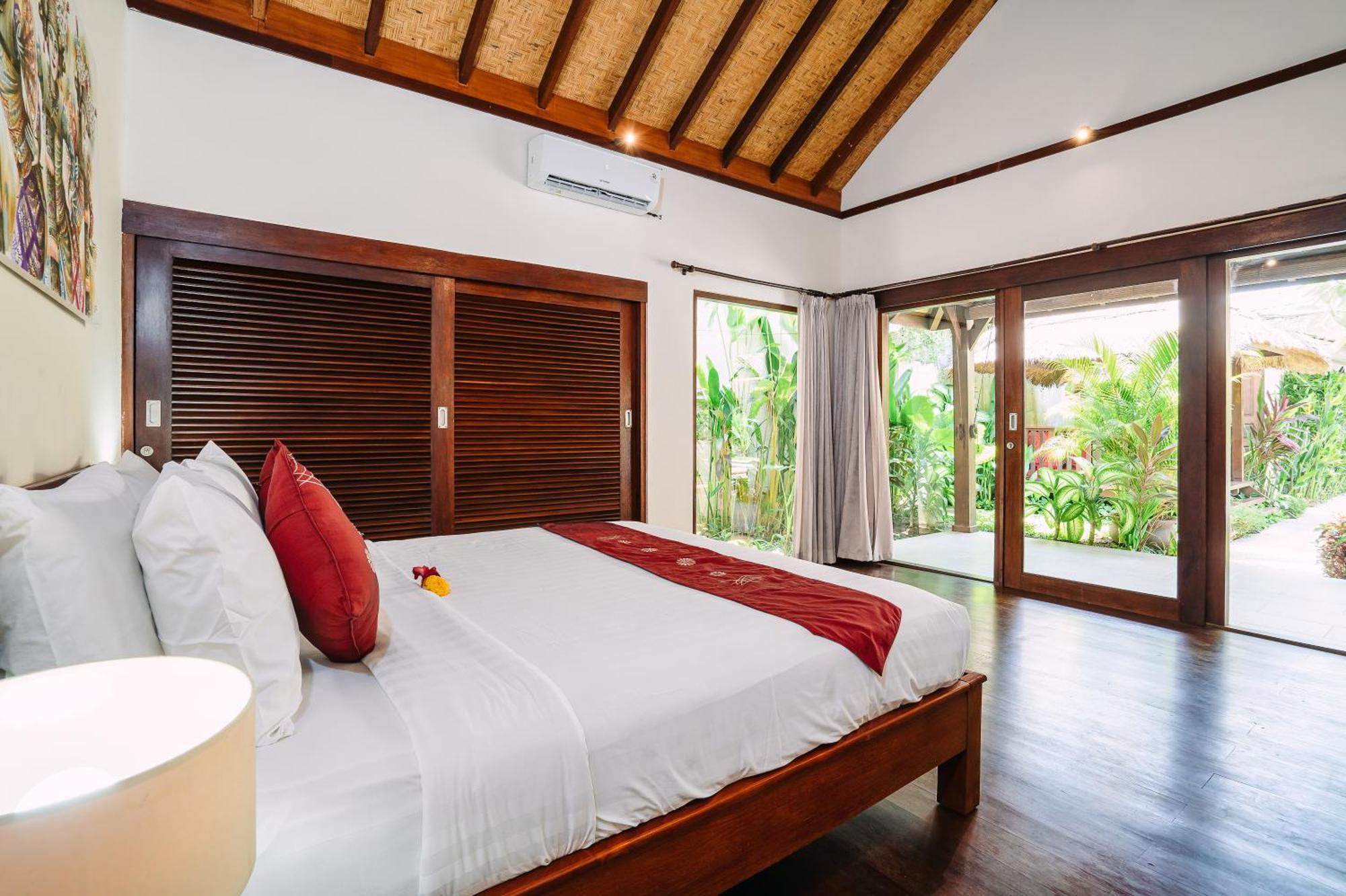 Villa Cira - 5 Bedrooms Private Next To Seminyak (Bali)
