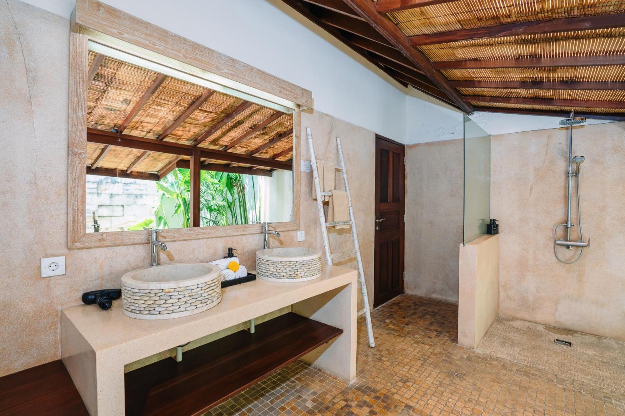 Villa Cira - 5 Bedrooms Private Next To *